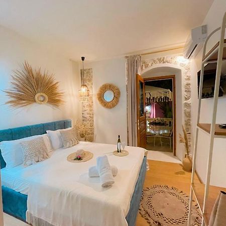 Bohemian Boutique Suites Vlorë Buitenkant foto