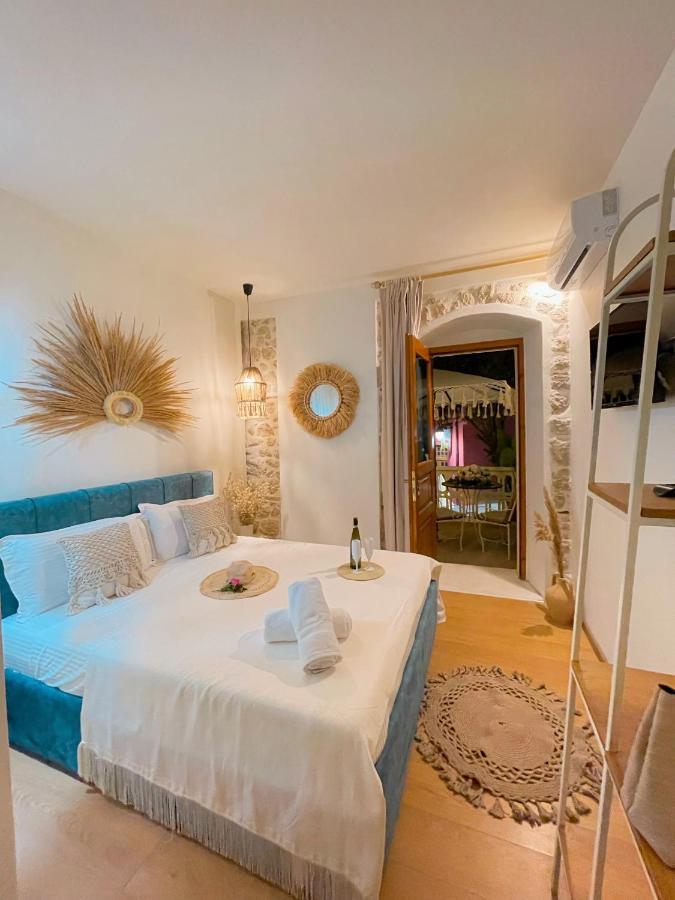 Bohemian Boutique Suites Vlorë Buitenkant foto