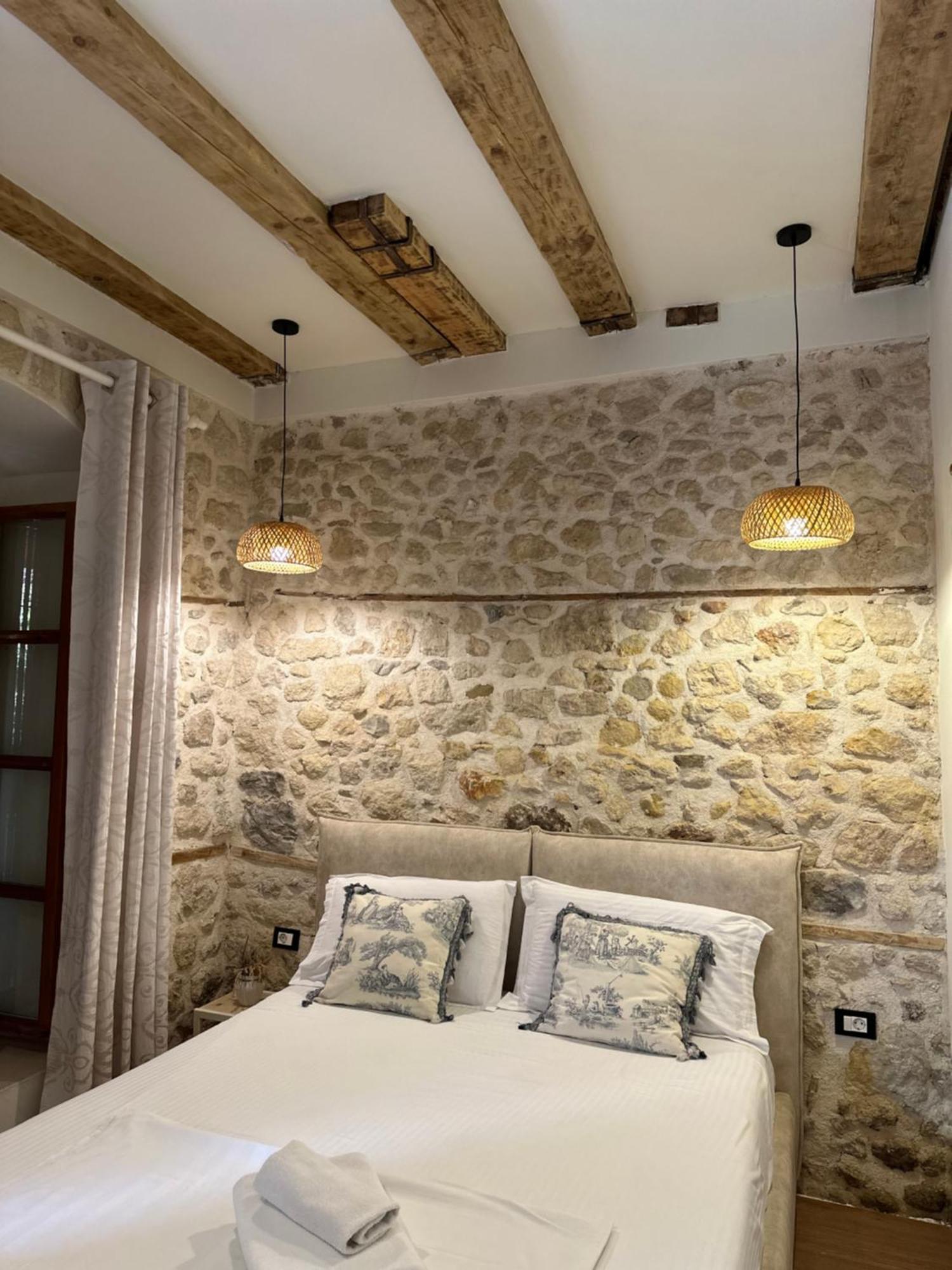 Bohemian Boutique Suites Vlorë Buitenkant foto