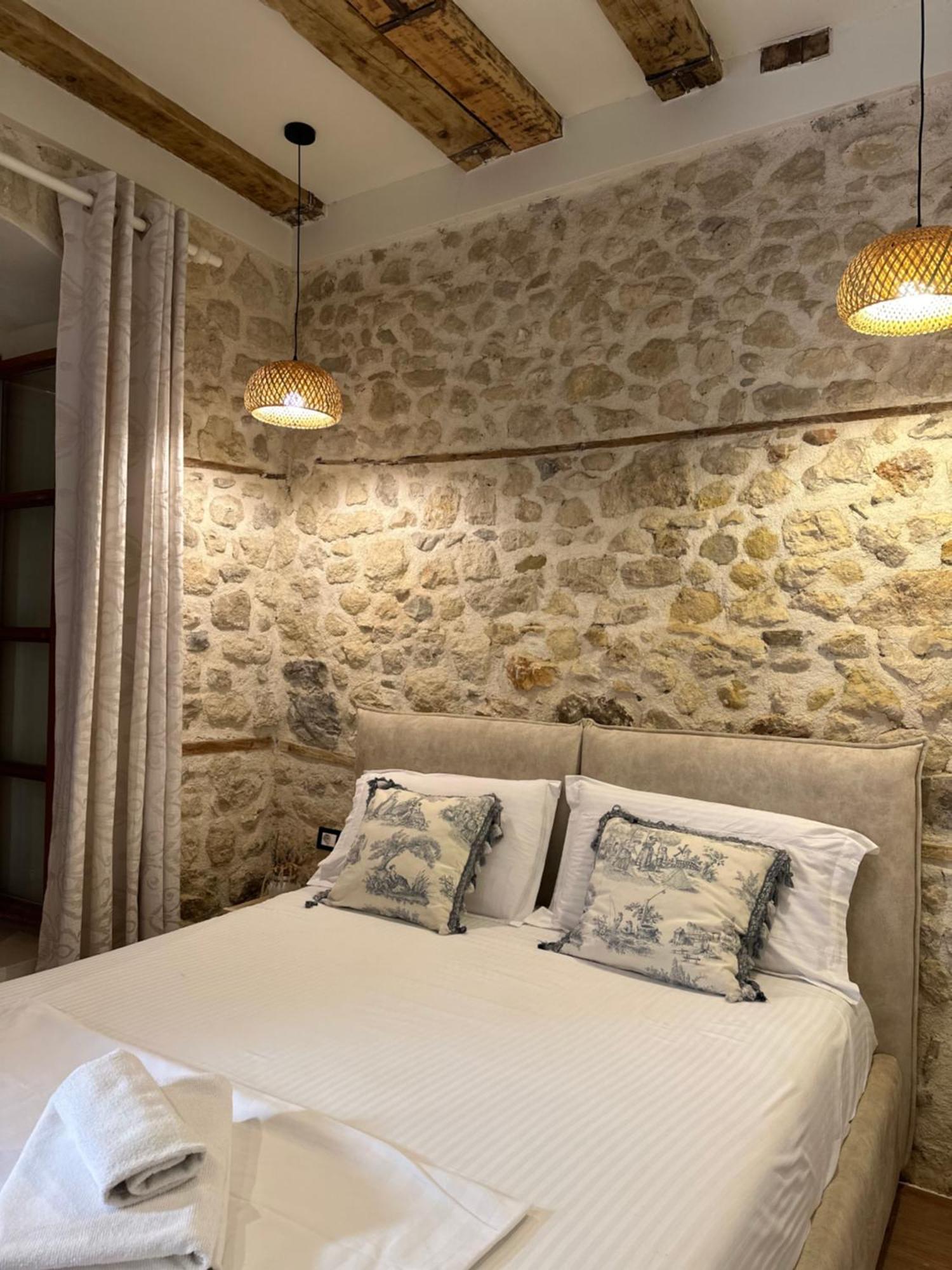Bohemian Boutique Suites Vlorë Buitenkant foto